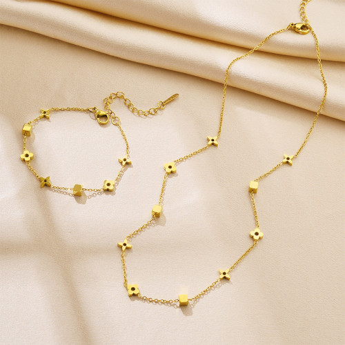 Square Flower Stainless Steel Necklace, for Women Versatile Elegant Wholesale Fashion Jewelry