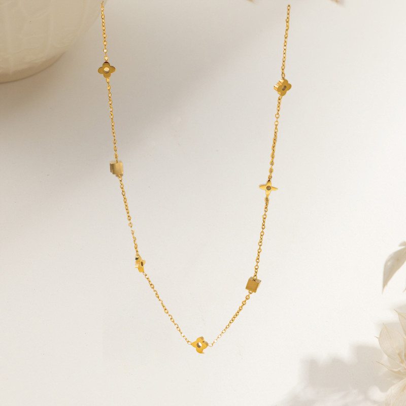 Square Flower Stainless Steel Necklace, for Women Versatile Elegant Wholesale Fashion Jewelry