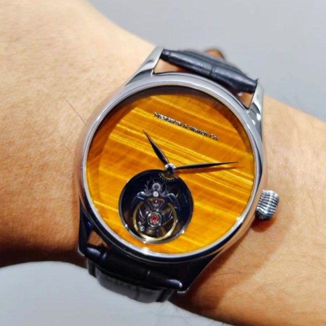 The New Light luxury business tourbillon watch with mechanical movement for men