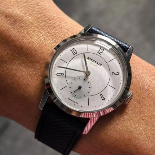 The NEW Merkur (Thin UFO) Manual Mechanical Watch Men's Waterproof Retro Classic Track
