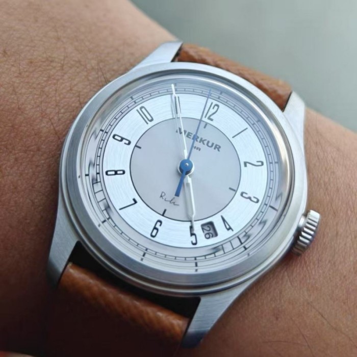 Track Cross Retro Casual Manual Mechanical Movement Watch Men