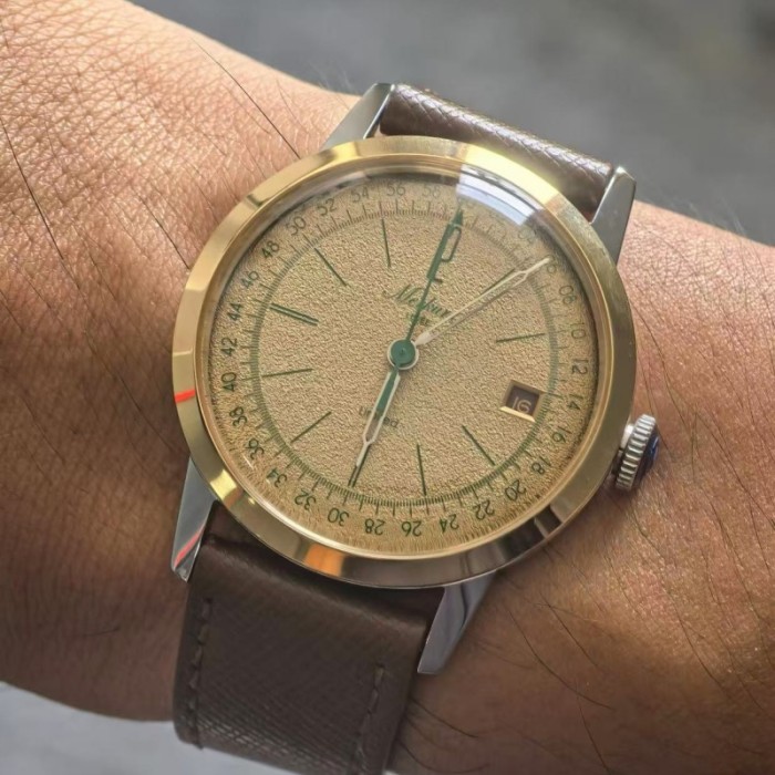 NEW Merkur Qianshan Desert Manual Red Calendar Retro Mechanical Men's Watch