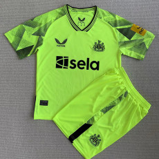23-24 Newcastle Fluorescent Green GoalKeeper Kids Soccer Jersey 带袖广告