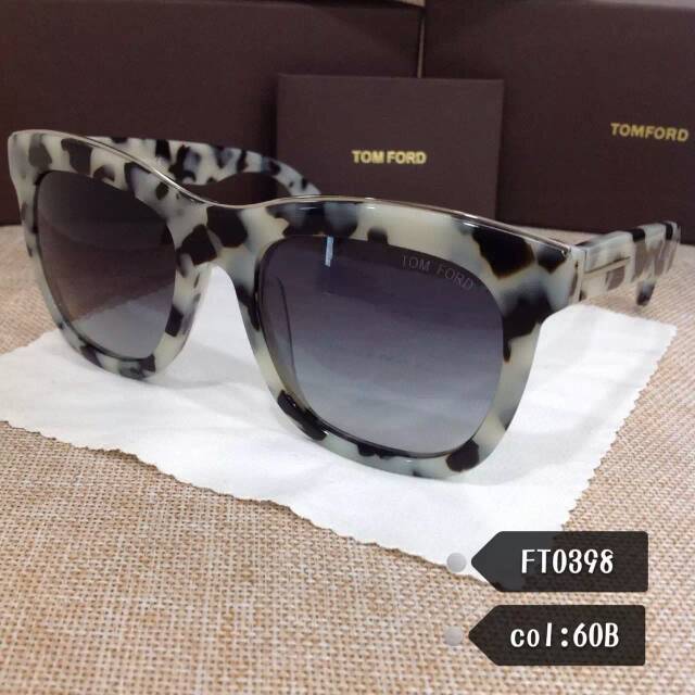 Eco-Chic: Sustainable Bamboo Sunglasses TOM FORD STF103 at a Discount