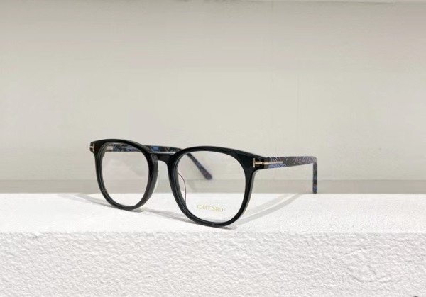 Buy TOM FORD Branded Glasses Online TF5754 FTF325