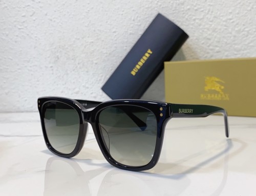 Shop Polarized Hiking replica glass BURBERRY B4421 FBE132