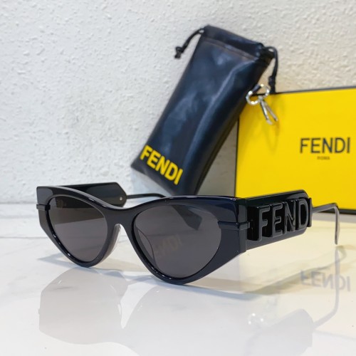Best Sunglasses Triangle FENDI FE40121 SF162