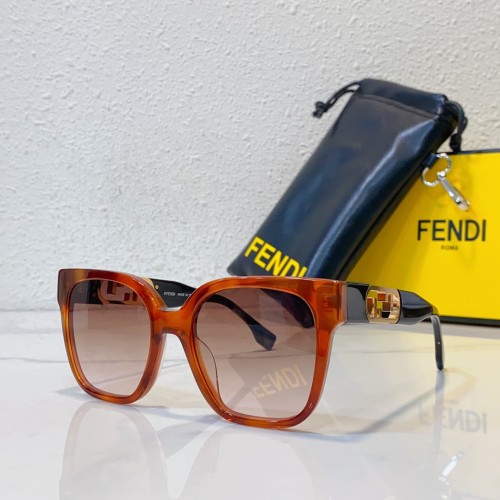 Outdoor imposter sunglasses for Mountaineering and Hiking FENDI FE40063I SF160