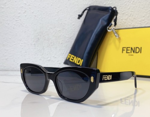 FENDI Polarized Sunglasses FE400181 SF165