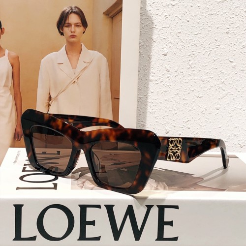 Women Polarized Fake Counterfeit Sunglasses LOEWE LW40036I SLW011