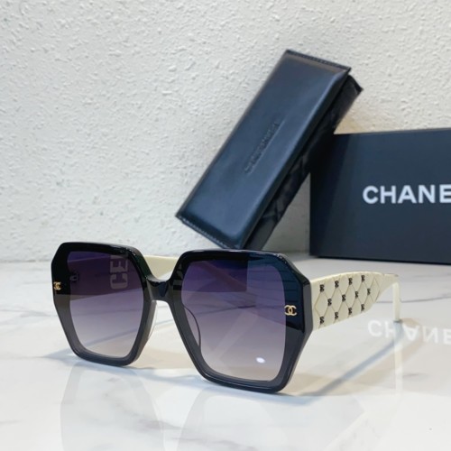Classic Wayfarer sunglasses CHA-NEL SCHA237