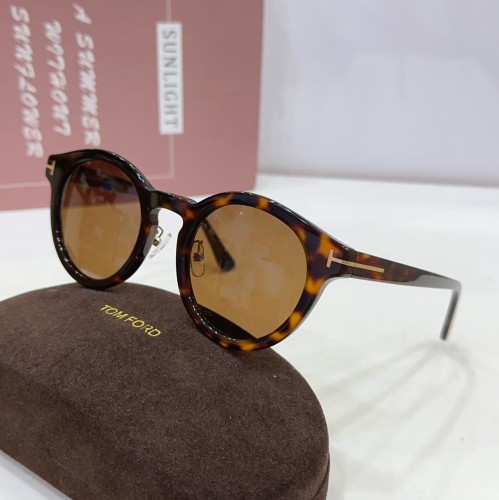 Replica Tom Ford sunglasses with gradient lenses TF1053