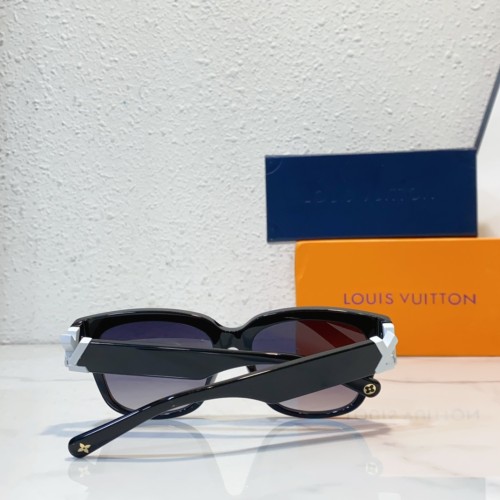 L^V Z2427E fake sunglasses