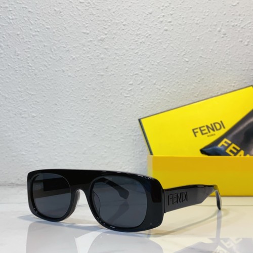 black sunglasses fendi FE40162I