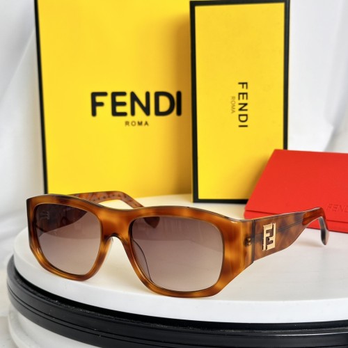 fish with glasses fendi FE40117I