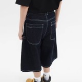  Washed distressed jeans 