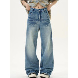  Washed distressed jeans 
