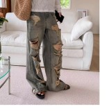  Washed distressed jeans 