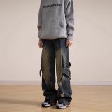  Washed distressed jeans 