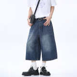  Washed distressed jeans 