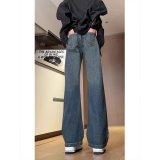 Washed distressed jeans