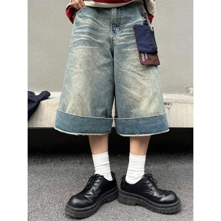  Washed distressed jeans 