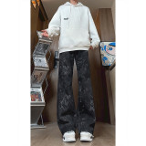  Washed distressed jeans 
