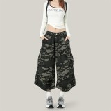  Washed distressed jeans 