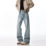  Washed distressed jeans 