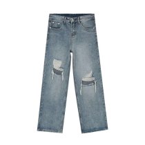  Washed distressed jeans 