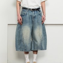  Washed distressed jeans 