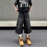  Washed distressed jeans 