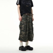  Washed distressed jeans 