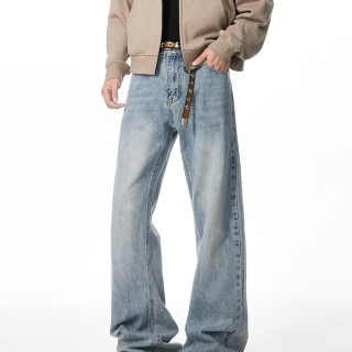  Washed distressed jeans 