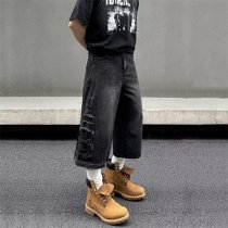  Washed distressed jeans 