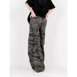  Washed distressed jeans 