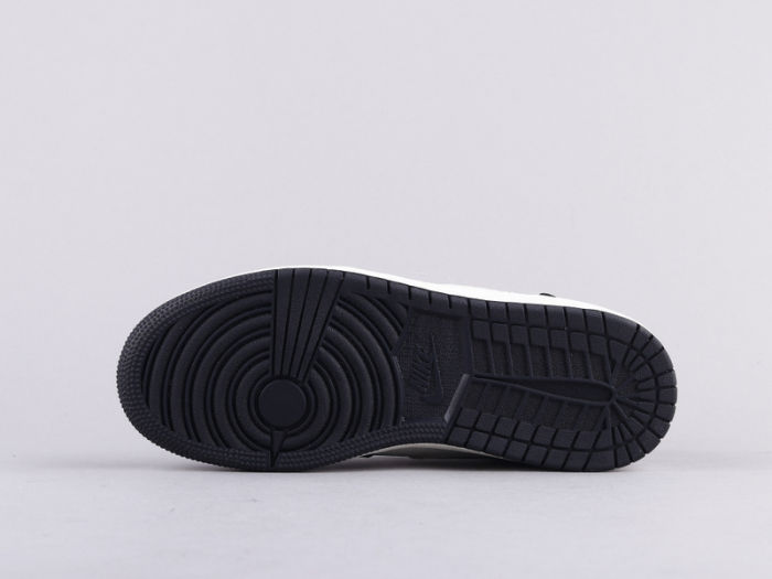 NIKE Air Jordan 1 mid Black month by aclotzone