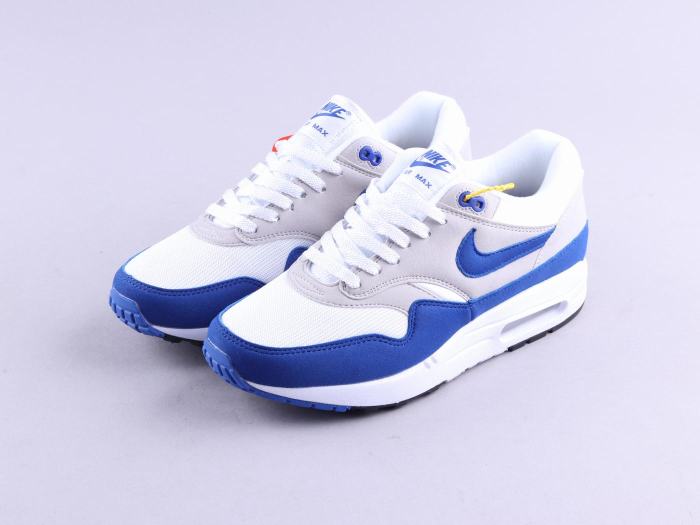 Max1 white and blue by aclotzone