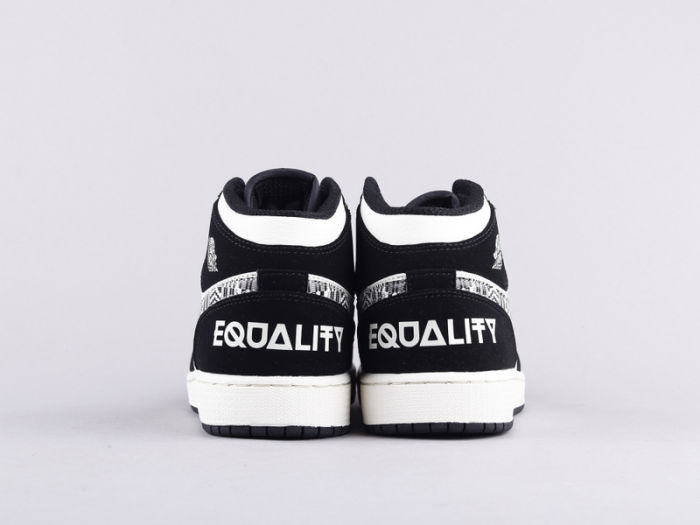 NIKE Air Jordan 1 mid Black month by aclotzone