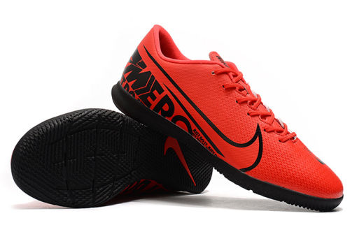 Mercurial Vapor 13 Academy IC Football Shoes