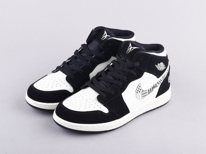 NIKE Air Jordan 1 mid Black month by aclotzone