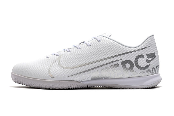 Mercurial Vapor 13 Academy IC Football Shoes