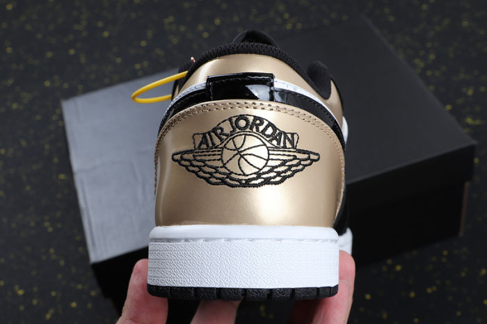 AJ 1 Low Retro Classics Shoes CQ4277-700