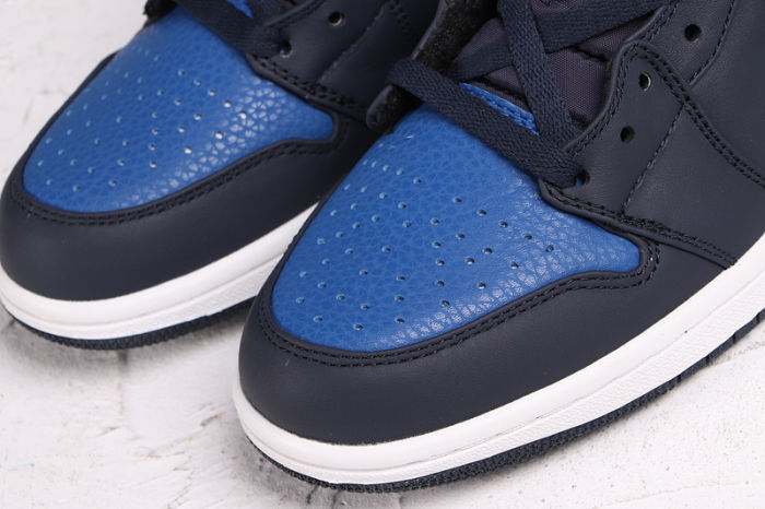 AJ 1 Mid Retro Classics Shoes 554724-402