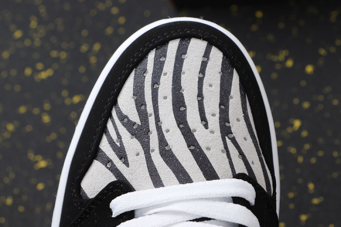 AJ 1 Low Retro Classics Shoes 553560-057