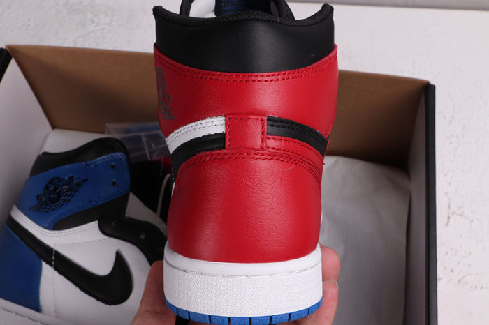 AJ 1 High Retro Classics Shoes 555088-026