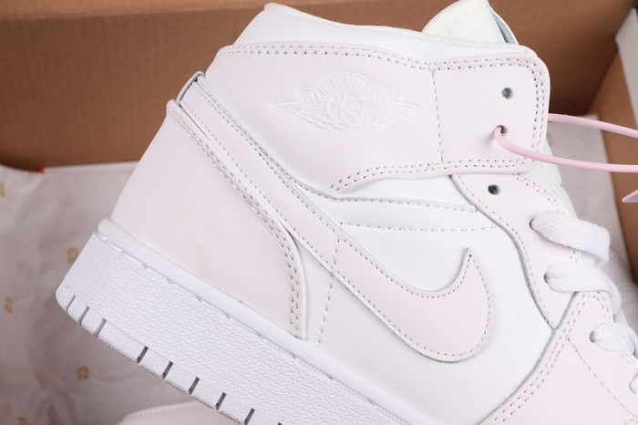 Women's AJ 1 Mid Retro Classics Shoes 555112-661