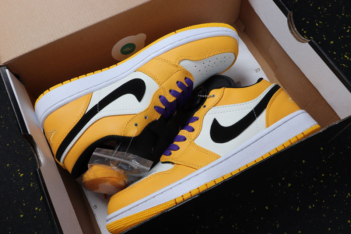 AJ 1 Low Retro Classics Shoes 553558-306