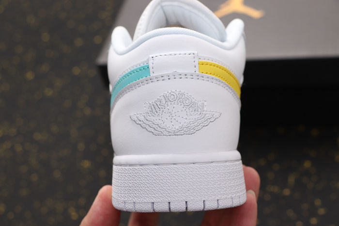 AJ 1 Low Retro Classics Shoes CW7009-100