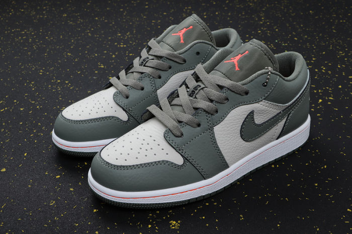 AJ 1 Low Retro Classics Shoes 553560-121